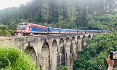 nine arch bridge Sri Lanka
