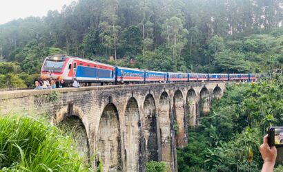 nine arch bridge Sri Lanka