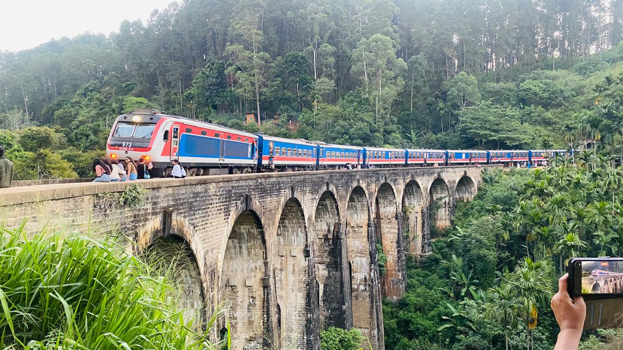 nine arch bridge Sri Lanka