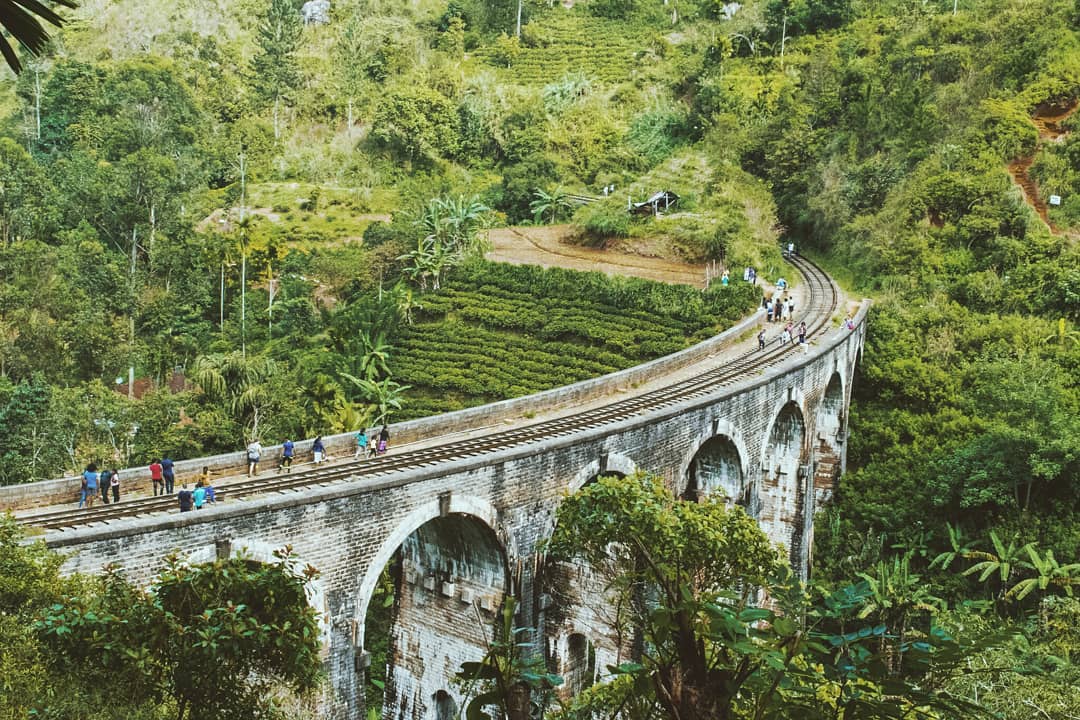 Ella sri lanka nine arch bridge