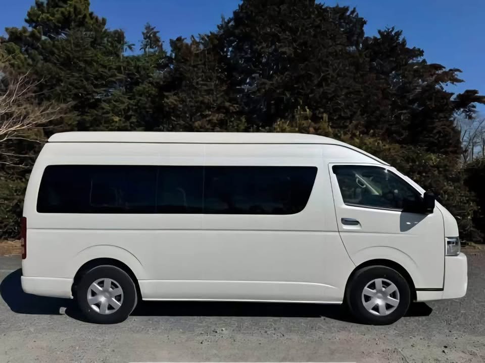 toyota_passenger_van_kdh_223b_2025_4