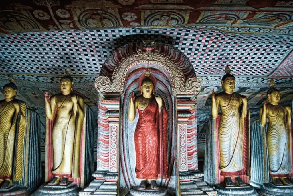 Dambulla cave's buddha statues