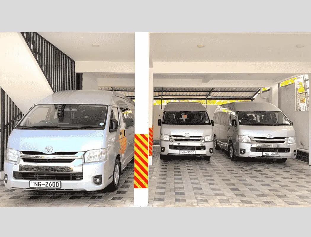 toyota-kdh-223R-passenger-van-2